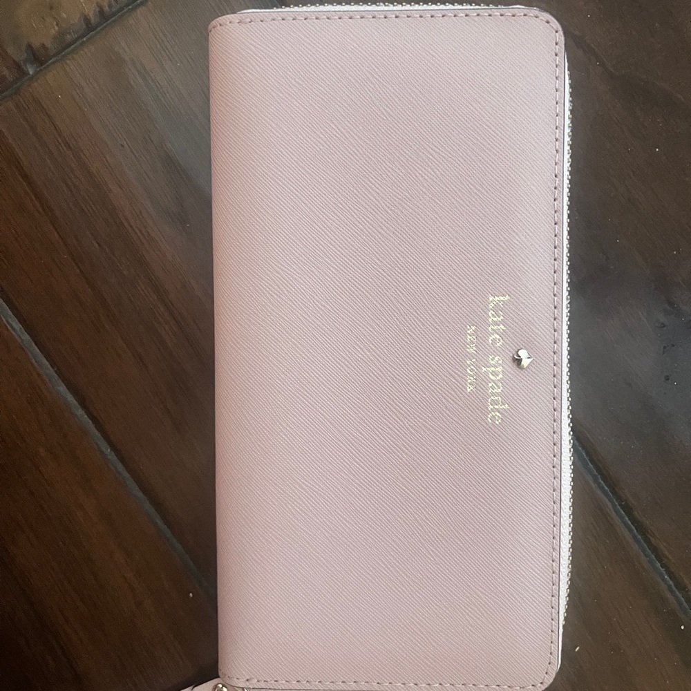kate spade Pink Wallet Elegant Design